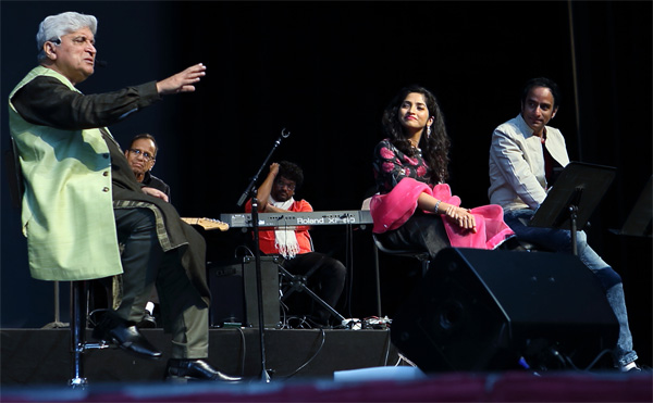 Javed Akhtar, Jahnvi Srimankar and Raman Mahadevan performing on stage at the gala